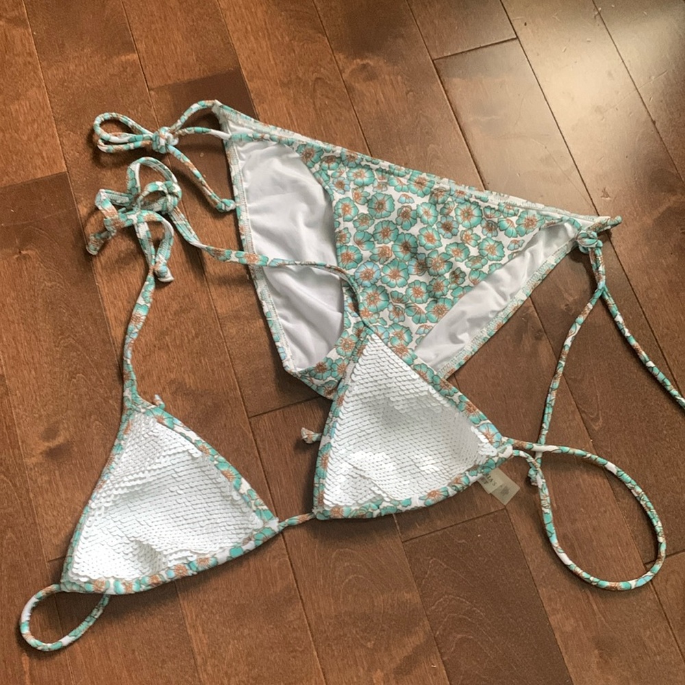 Victoria’s Secret bikini